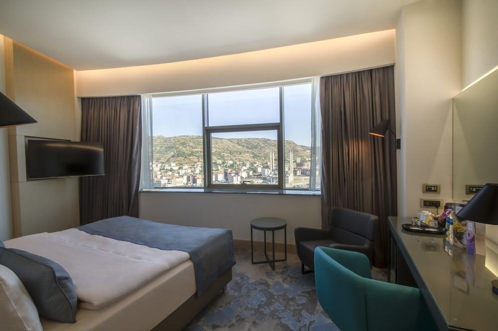คราวน์ พลาซา คัปปาโดเชีย - เนฟเซฮีร์ Hotel เนฟซิเฮียร์ ภายนอก รูปภาพ